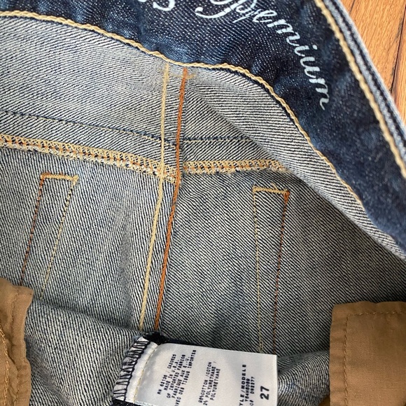 Guess Medium Wash Cropped Jeans - Picture 5 of 5